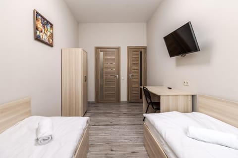 Bed, TV and multimedia, Bedroom