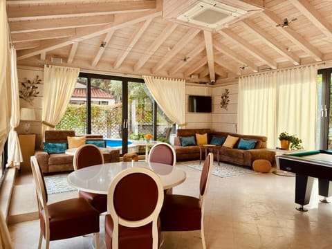 Communal lounge/ TV room, Internal: Not applicable to any particular room