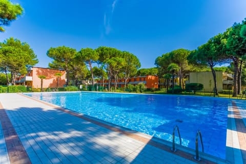 Property building, Pool view