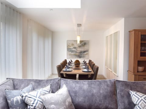 Seating area, Dining area