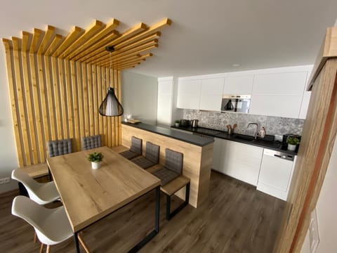 Kitchen or kitchenette, Dining area, Communal kitchen