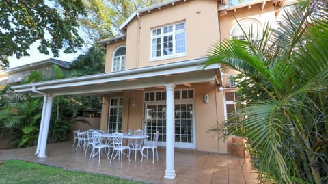 Property building, Patio, Day, Garden