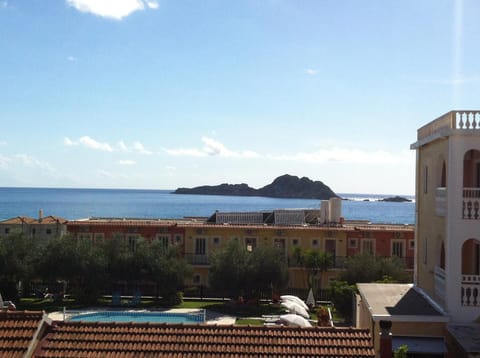Balcony/Terrace, Pool view, Sea view