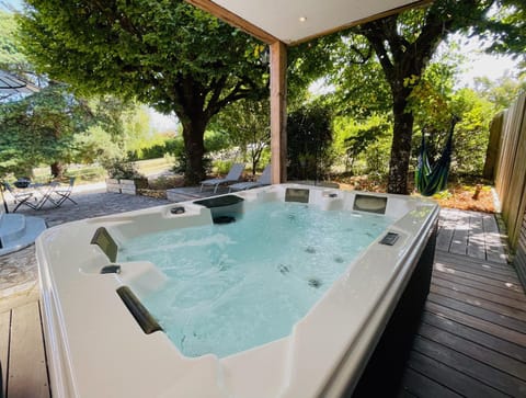 Hot Tub, Hot Tub
