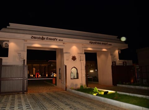 Facade/entrance