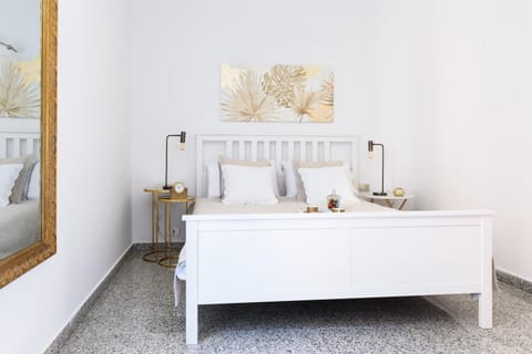 Lora Como Apartment, free private parking Apartment in Como