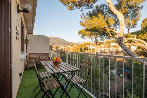 Balcony/Terrace, Mountain view