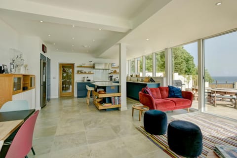 Kitchen or kitchenette, Seating area, Dining area