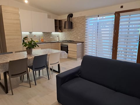 Dining area, pet friendly, kitchen