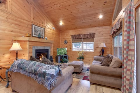 TV and multimedia, Living room, fireplace, furniture