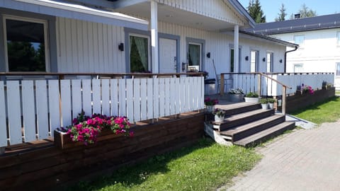 Property building, Day, Garden
