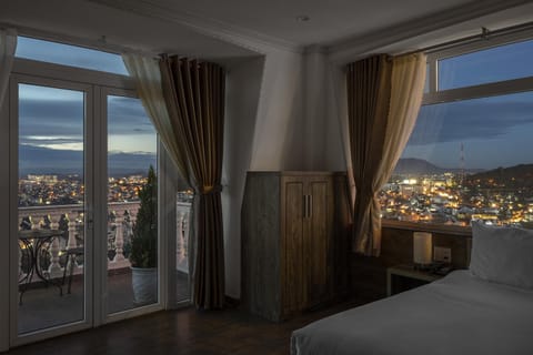 Nearby landmark, City view, Sunset