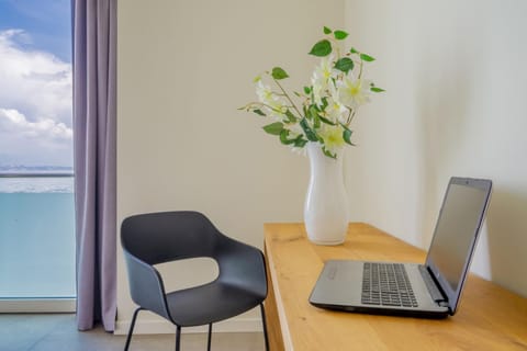 Seating area, Bedroom, Lake view