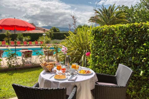Restaurant/places to eat, Dining area, On site, Breakfast