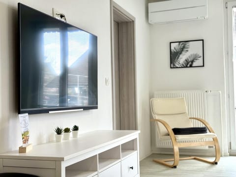 TV and multimedia, Living room, air conditioner
