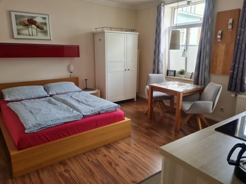 Seating area, Dining area, Bedroom