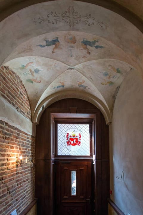 Facade/entrance, Decorative detail