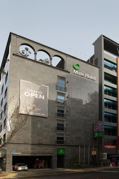 Facade/entrance