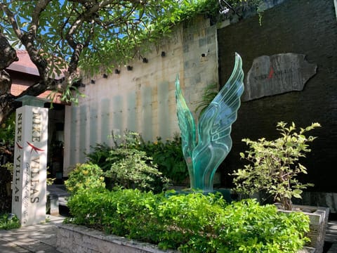 Facade/entrance, Garden, Lobby or reception, Garden view