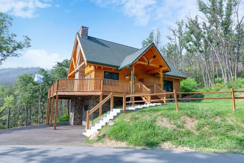 Property building, Natural landscape, Garden, Balcony/Terrace, Mountain view, Parking