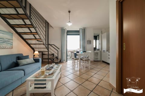 Kitchen or kitchenette, Seating area, Dining area