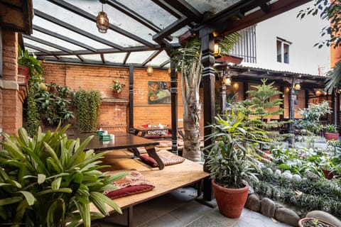 Restaurant/places to eat, Seating area