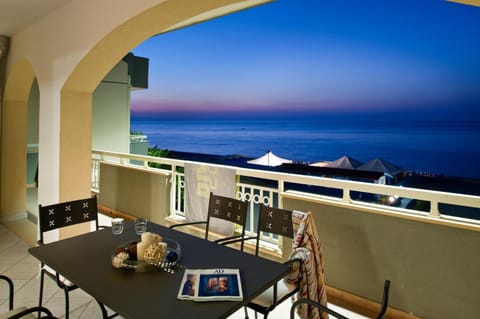 Balcony/Terrace, Dining area, Sea view, Sunrise