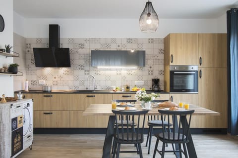 Kitchen or kitchenette, Dining area, dishwasher, oven, stove, toaster