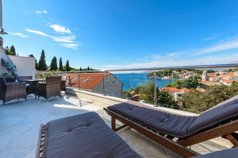 Balcony/Terrace, Seating area, City view, Landmark view, Sea view