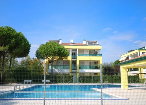 Property building, Swimming pool, Swimming pool