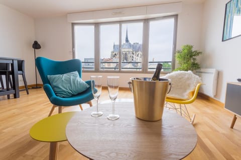 Living room, Landmark view