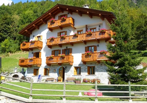 Residence Fior di Roccia Apartment in Canton of Grisons