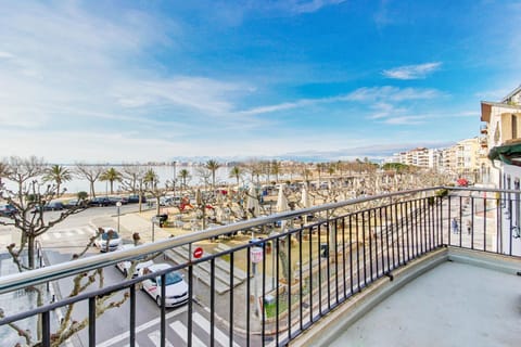 Balcony/Terrace, Street view