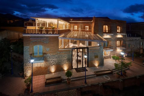 Property building, Facade/entrance, Night