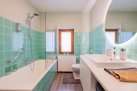 Shower, Bathroom, Bath, towels