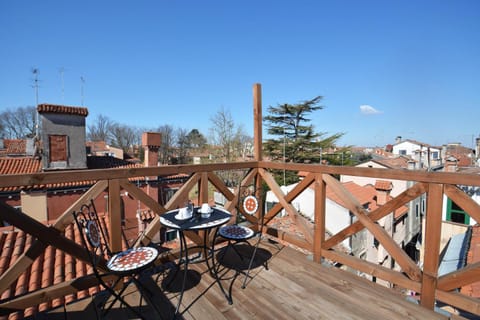 Balcony/Terrace, City view