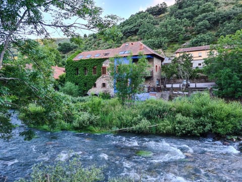 Property building, Garden view, Mountain view, River view
