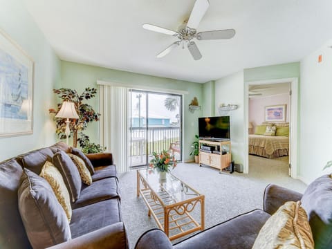 TV and multimedia, Balcony/Terrace, Living room, Seating area, Sea view, furniture