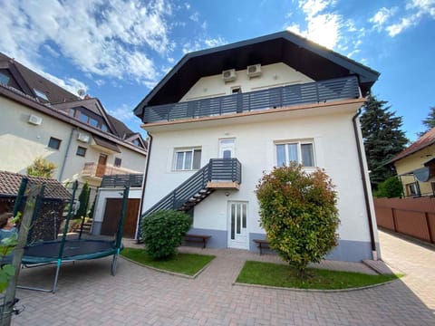 Property building, Summer, Garden