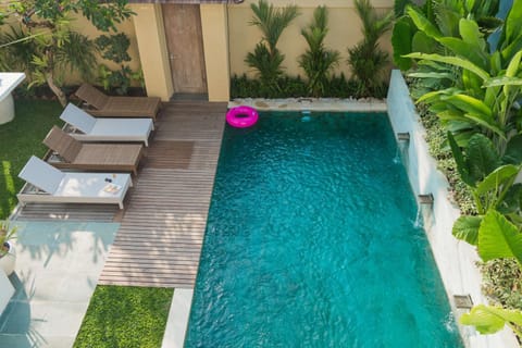 Swimming pool, sunbed