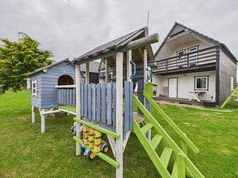 Przystań Jastrzębia domki z alpakami House in Pomeranian Voivodeship