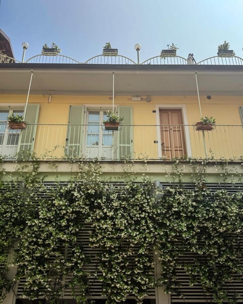 Property building, Day, Inner courtyard view