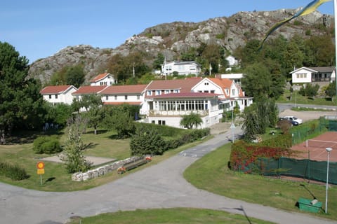 Property building, Neighbourhood