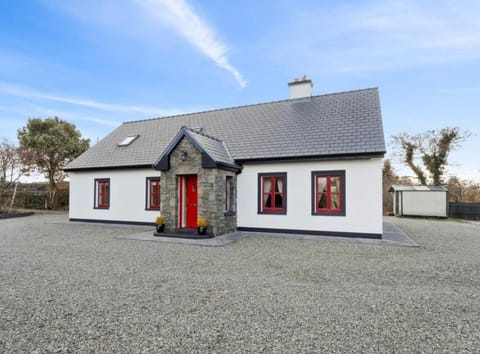 Red Deer Cottage near Connemara National Park in Letterfrack House in County Mayo