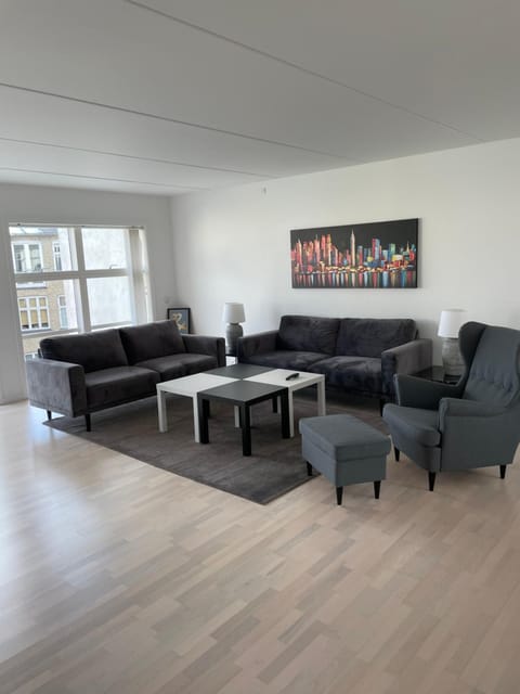 CITY LUX APARTM, 2 FULL BATHROOMs, 2tv Apartment in Frederiksberg