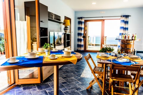 Seating area, Dining area