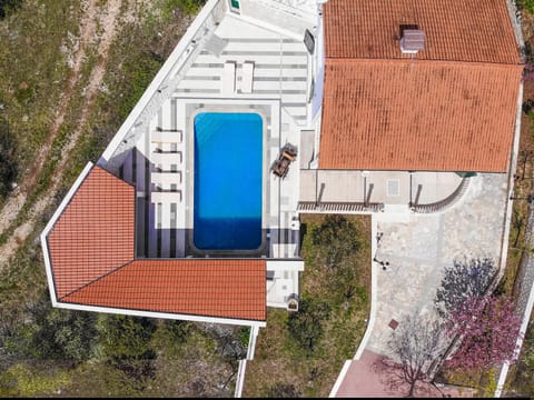 Bird's eye view, Pool view