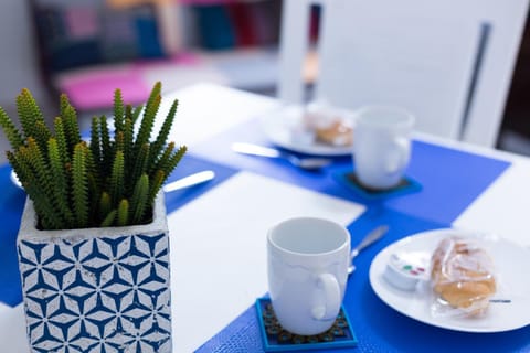 Coffee/tea facilities, Breakfast