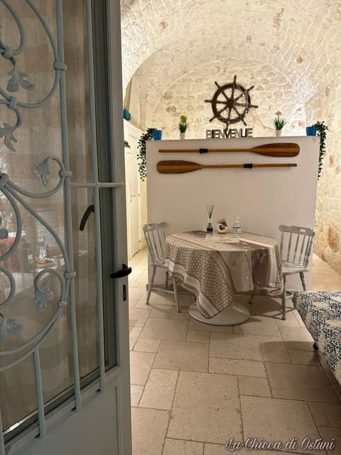 Facade/entrance, Decorative detail, Seating area, Dining area