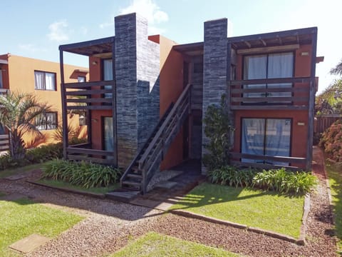 Property building, Facade/entrance, Garden, Garden view, Garden view